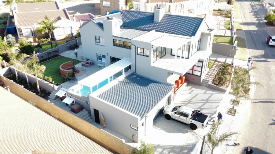 4 Bedroom Property for Sale in Menkenkop Western Cape